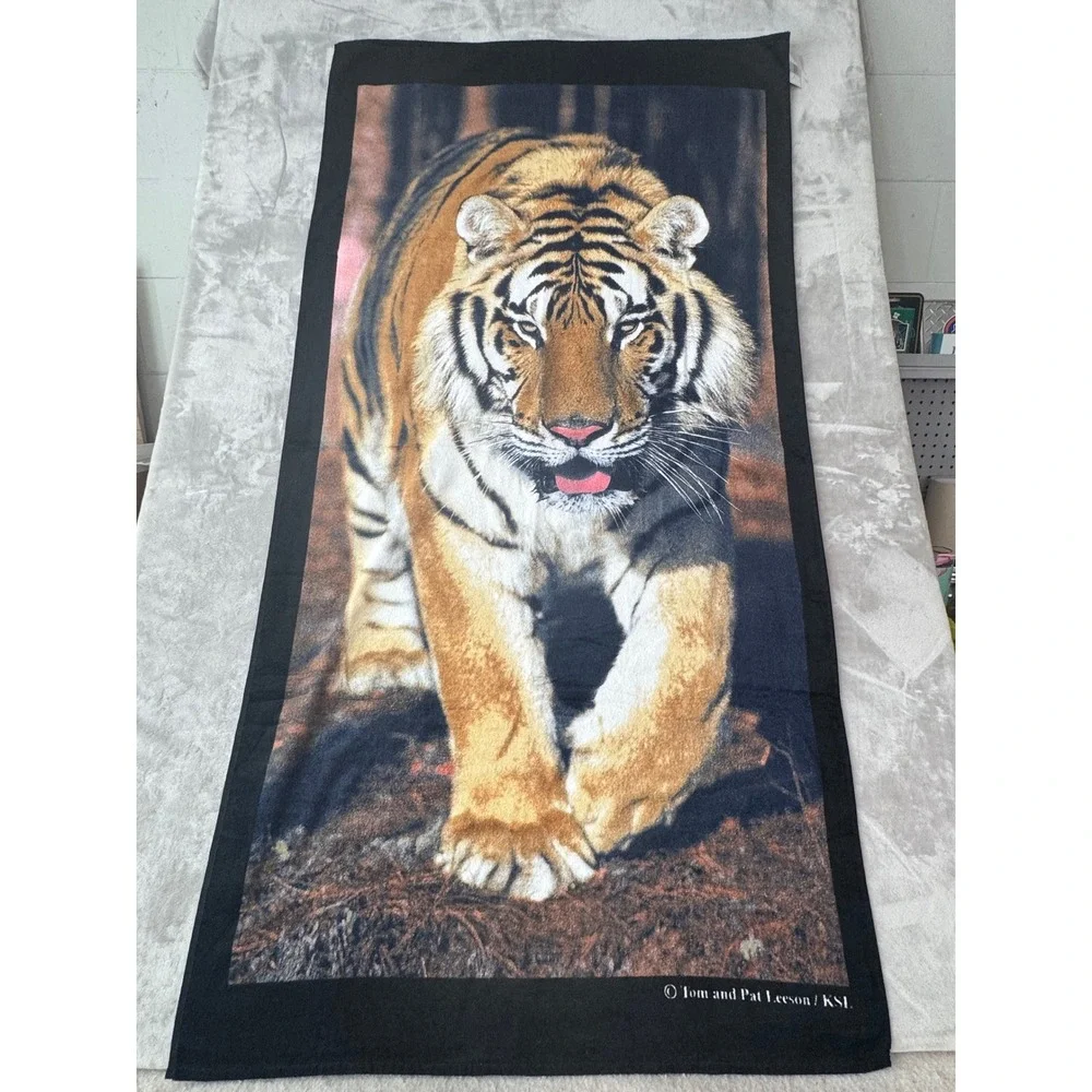 Disney Theme Parks Tiger Beach Towel Tom Pat Leeson NWT 64x34